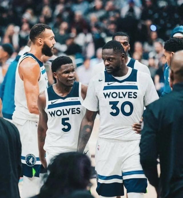 官方平台-森林狼3亿豪阵夺冠无望？2操作名为补强实为埋雷 苦了华子一个人|兰德尔|唐斯|戈贝尔|爱德华兹|篮板球_新浪体育_新浪新闻