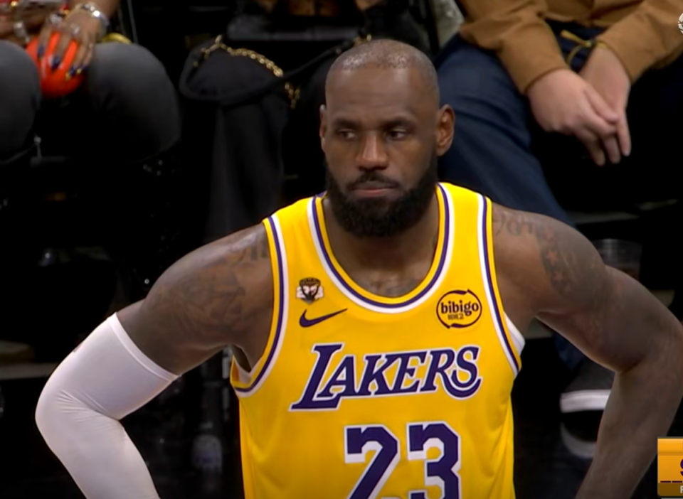 乐鱼下载安装-灾难！詹皇当卧底，13秒内失误+不防守葬送湖人，东契奇带不动他