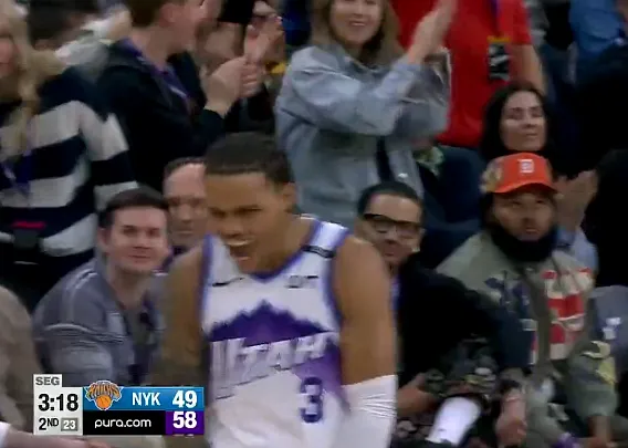 官方平台-投疯了！爵士全队三分18中14高达78%，次节61-49打停尼克斯