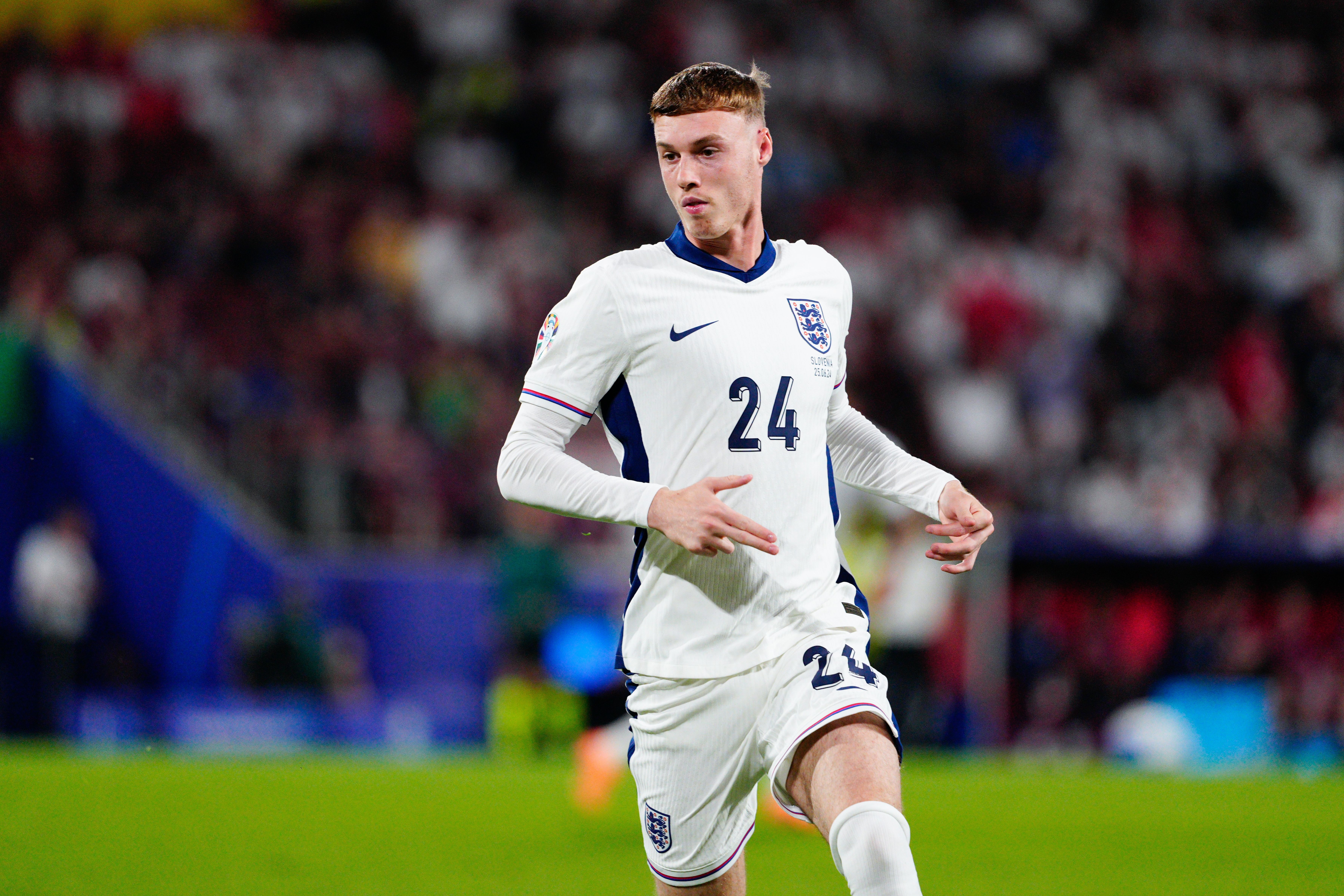 登录入口-英格兰爆冷0-1负日本，帕尔默遭批：丢球就该回追，他却突然减速